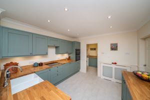 BREAKFAST KTCHEN- click for photo gallery